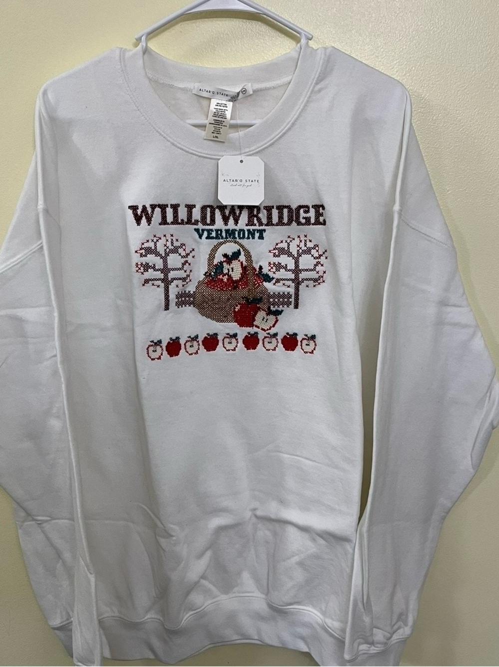 NEW Altar’d State Willowridge Vermont Embroidered Sweatshirt Size M/L & L/XL NWT - Picture 10 of 13